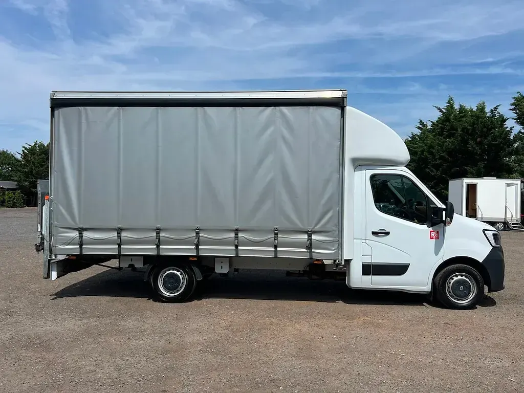 Used Renault Master 143 HP (105 kW) 2024 White MPV