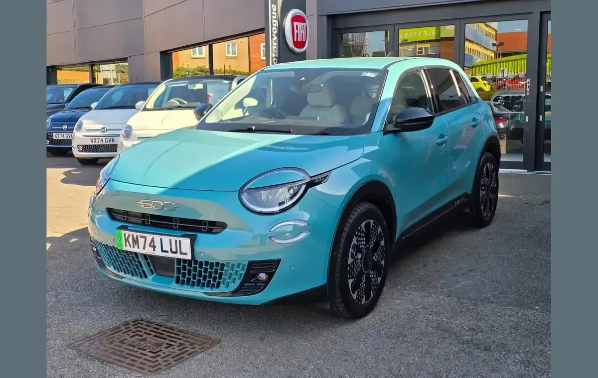 Used Fiat 600 La Prima 114 kW (156 HP) 2024 Blue Hatchback