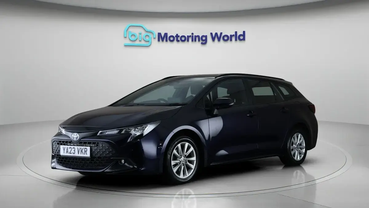 Used Toyota Corolla 140 HP (102 kW) 2023 Blue Estate