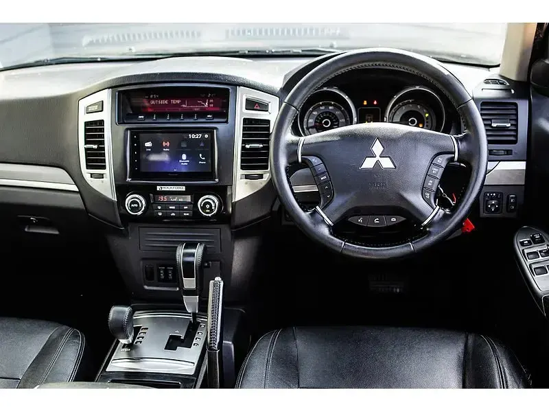 Used Mitsubishi Shogun 187 HP (137 kW) 2017 Black SUV