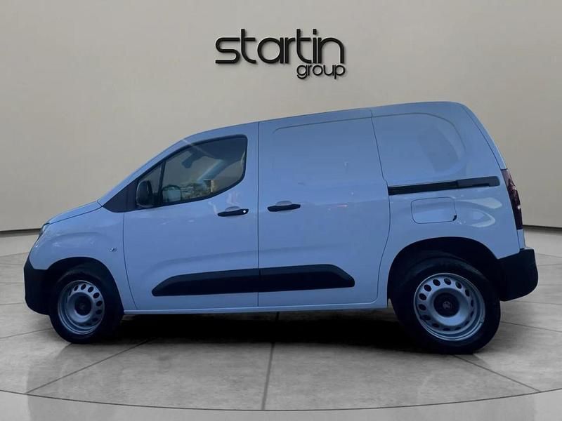 Used Vauxhall Combo 129 HP (94 kW) 2025 White Van