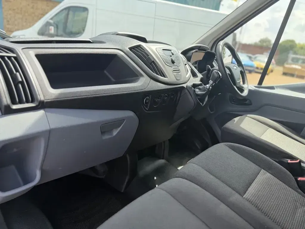 Used Ford Transit 130 HP (95 kW) 2018 White Van