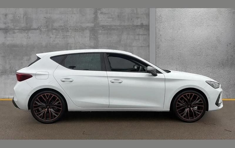 New Cupra Leon 200 HP (147 kW) 2025 White Hatchback