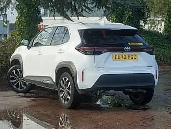 Used Toyota Yaris Hybrid Design 116 HP (85 kW) 2022 White Estate