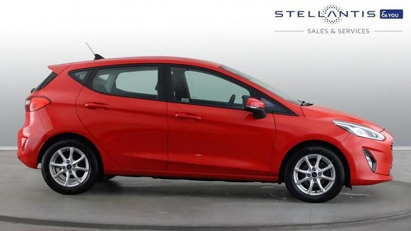 Używany Ford Fiesta Zetec 99 KM (72 kW) 2019 Czerwony Hatchback