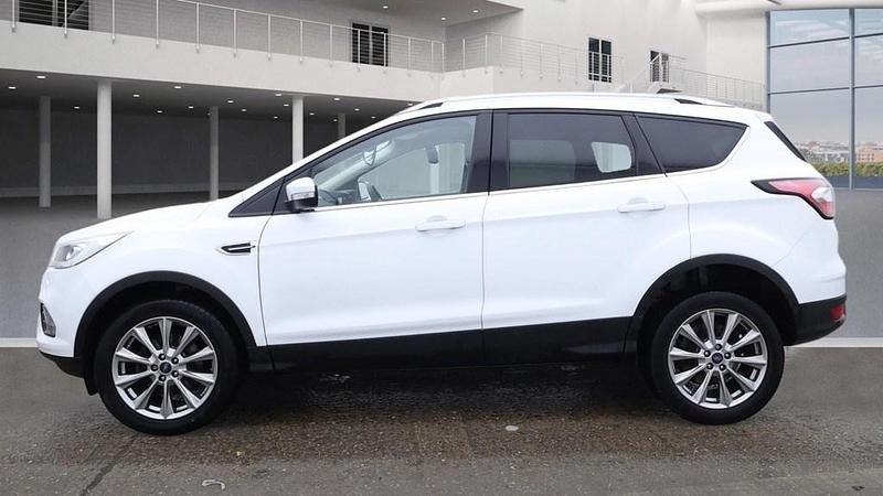 Used Ford Kuga Titanium 120 HP (88 kW) 2019 Frozen white SUV