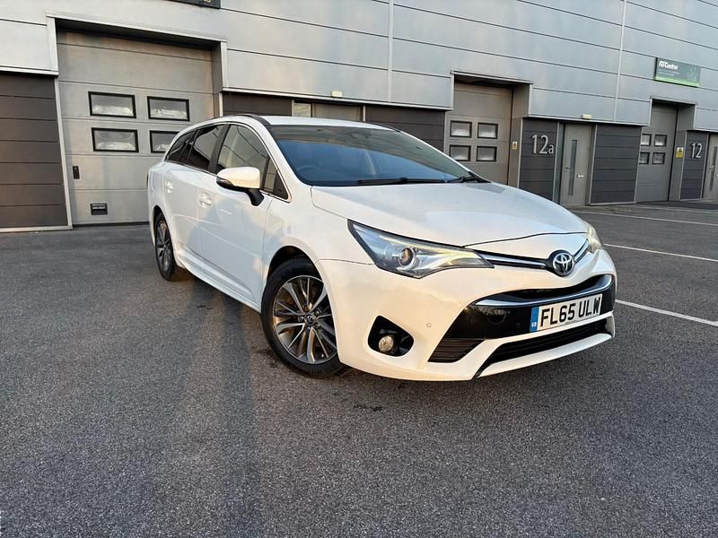 Used Toyota Avensis Business Edition 2015 White Estate