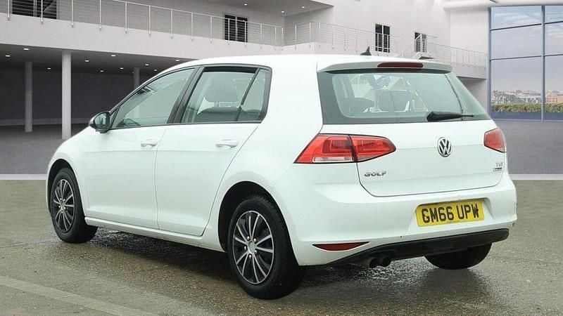 Used VW Golf VII S 125 HP (91 kW) 2017 White Hatchback