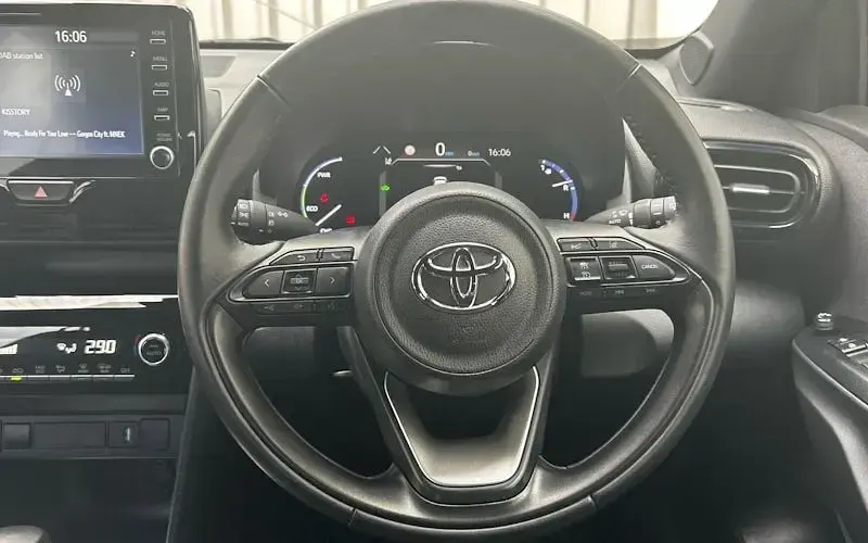 Used Toyota Yaris Cross Design 116 HP (85 kW) 2026 Grey SUV