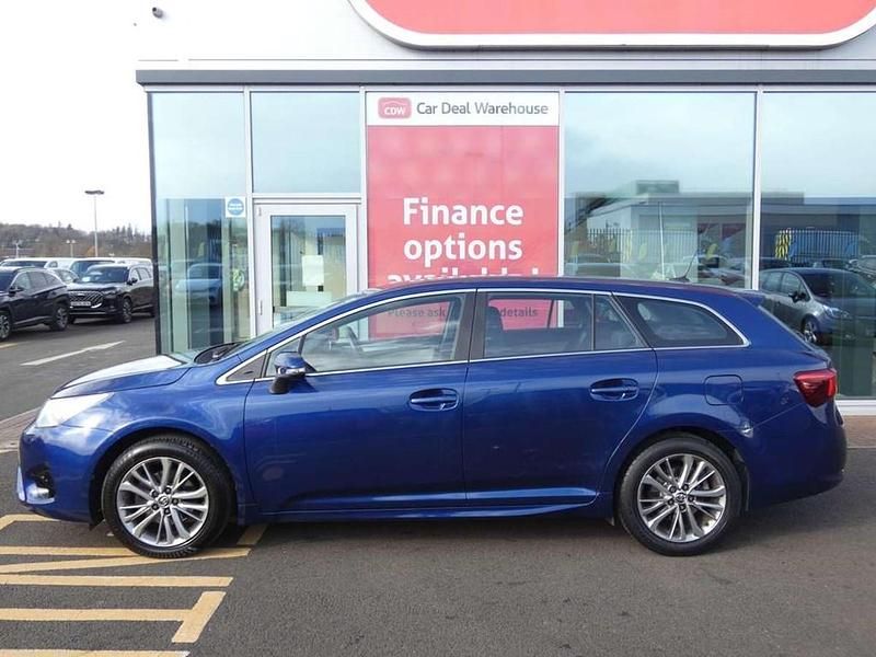 Used Toyota Avensis Business Edition 147 HP (108 kW) 2018 Blue Estate