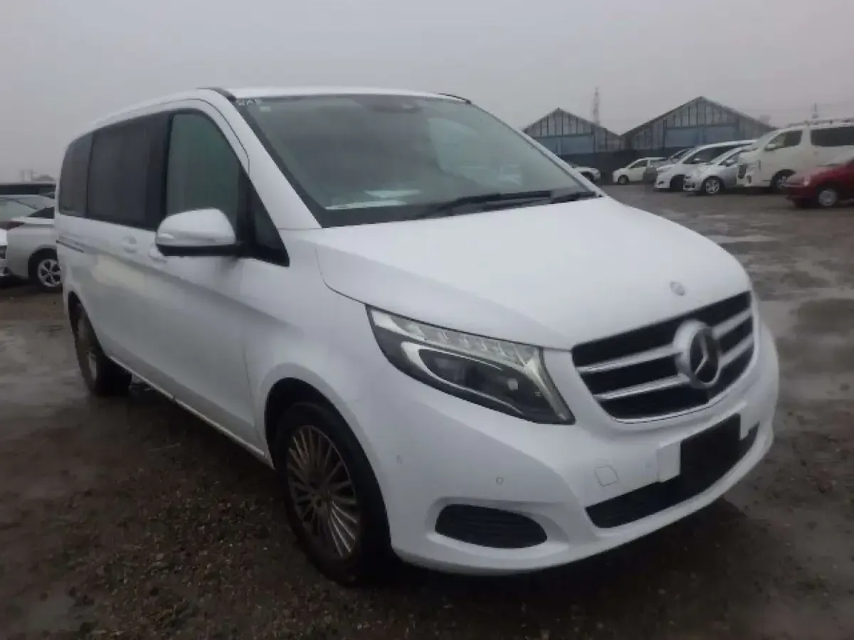 Used Mercedes V220 SE 163 HP (119 kW) 2015 White MPV