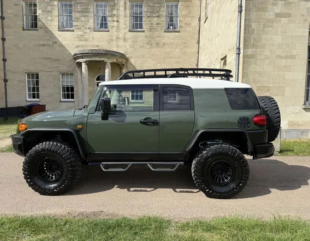 Used Toyota FJ Cruiser Cool 260 HP (191 kW) 2013 SUV