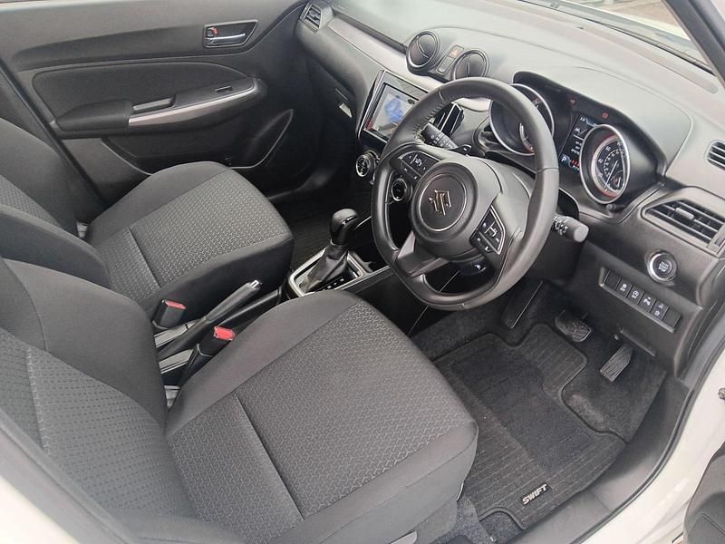 Used Suzuki Swift SZ5 83 HP (61 kW) 2024 White Hatchback
