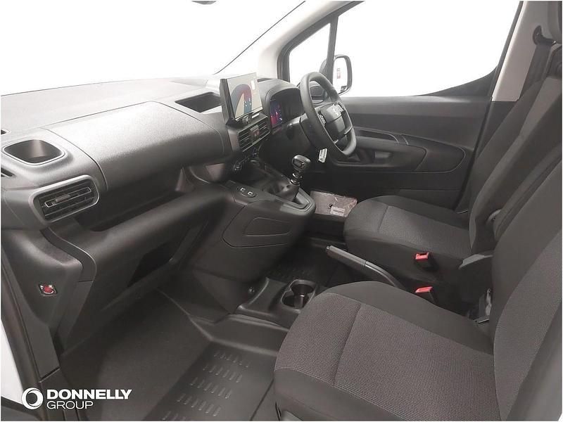 New Vauxhall Combo S 101 HP (74 kW) 2026 White MPV