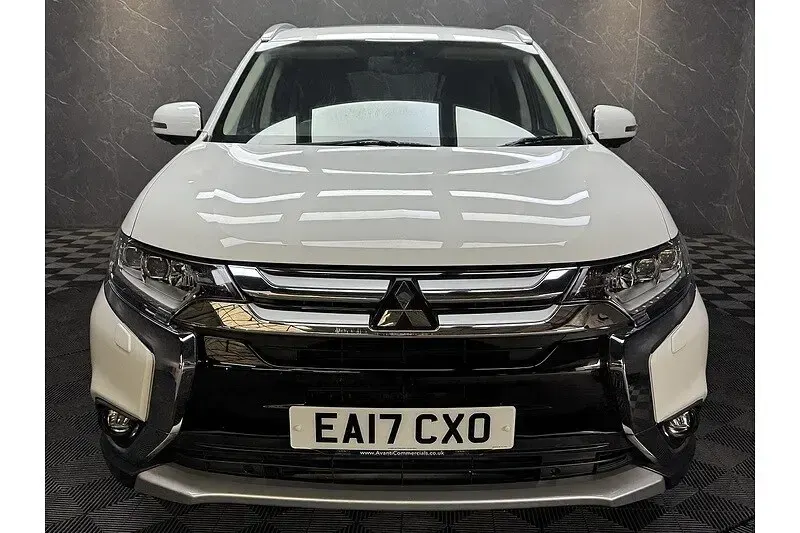 Used Mitsubishi Outlander 150 HP (110 kW) 2017 White SUV