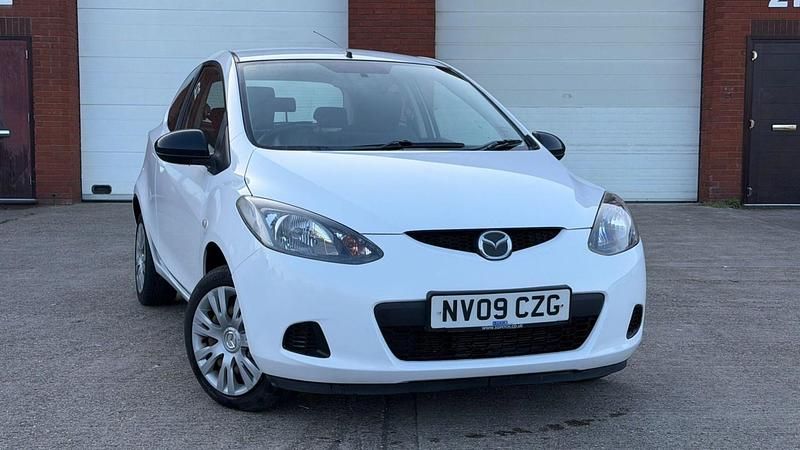 Begagnad Mazda 2 2009 Vit Halvkombi