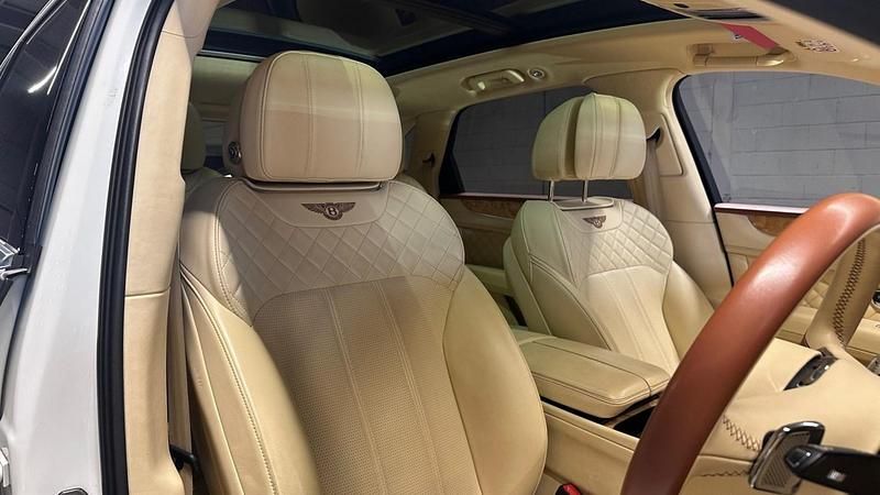 Used Bentley Bentayga 608 HP (447 kW) 2016 White SUV