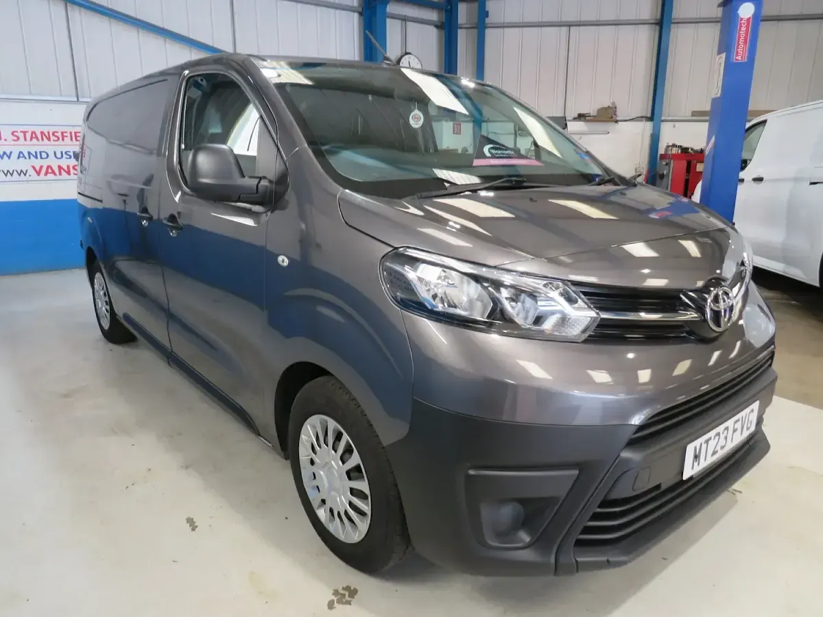 Used Toyota Proace 118 HP (86 kW) 2023 Grey MPV