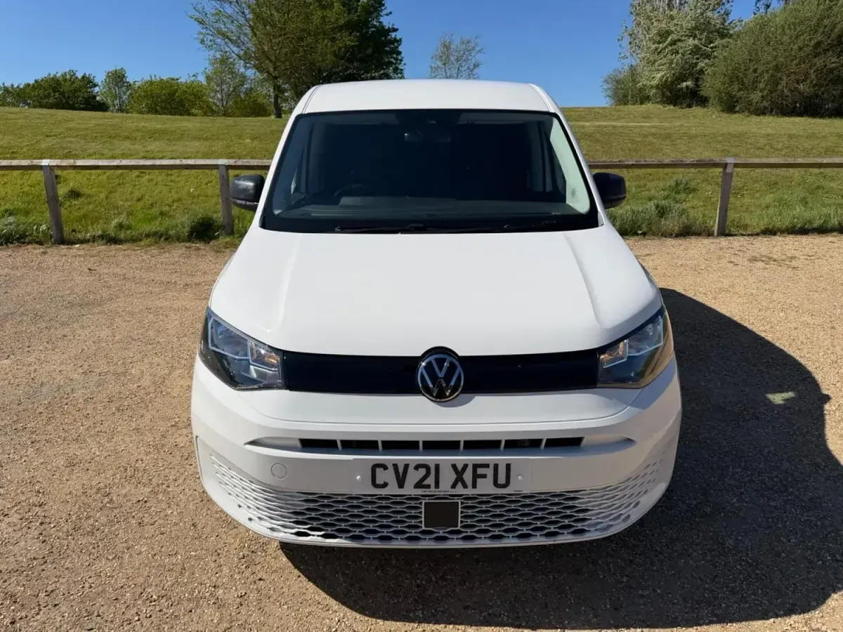 Begagnad VW Caddy S 122 HK (89 kW) 2021 Vit Minibuss