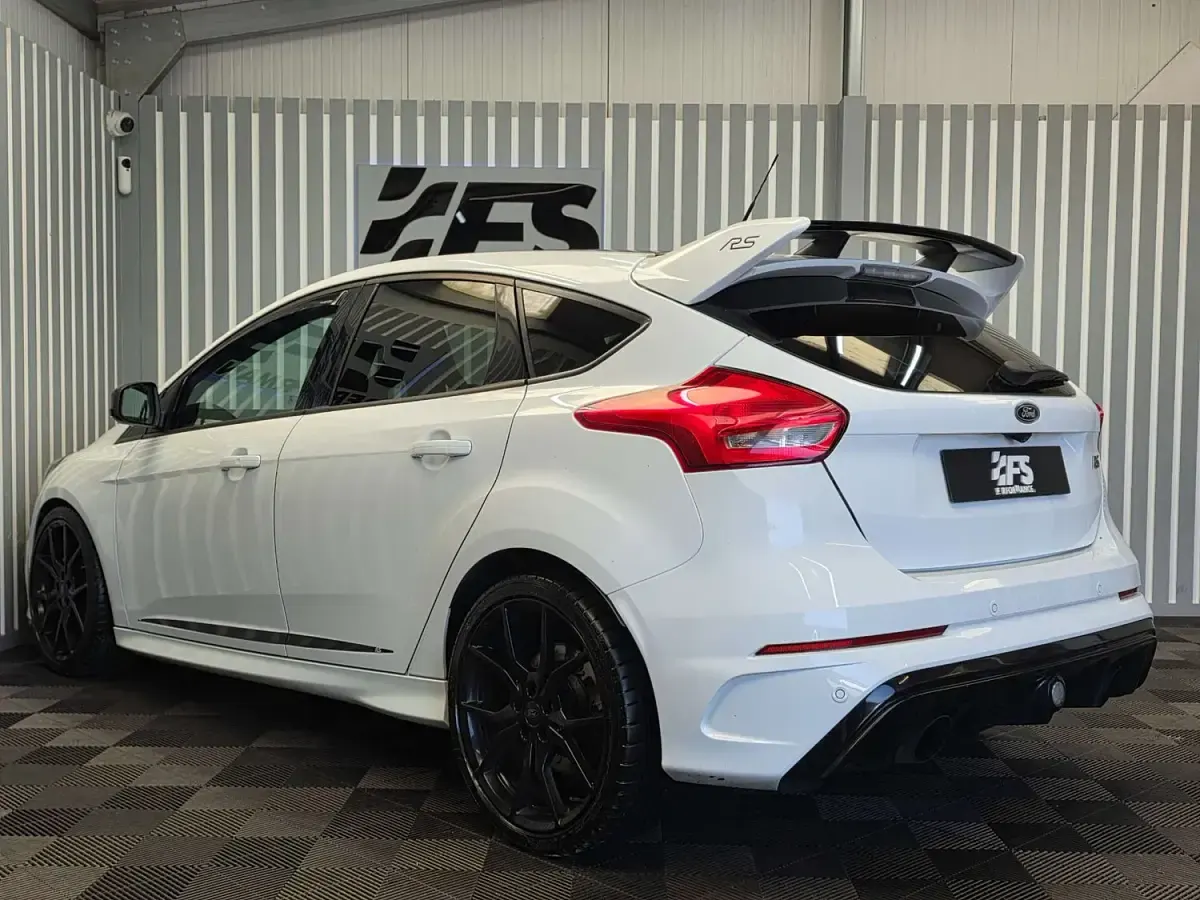 Used Ford Focus RS 350 HP (257 kW) 2016 White Hatchback