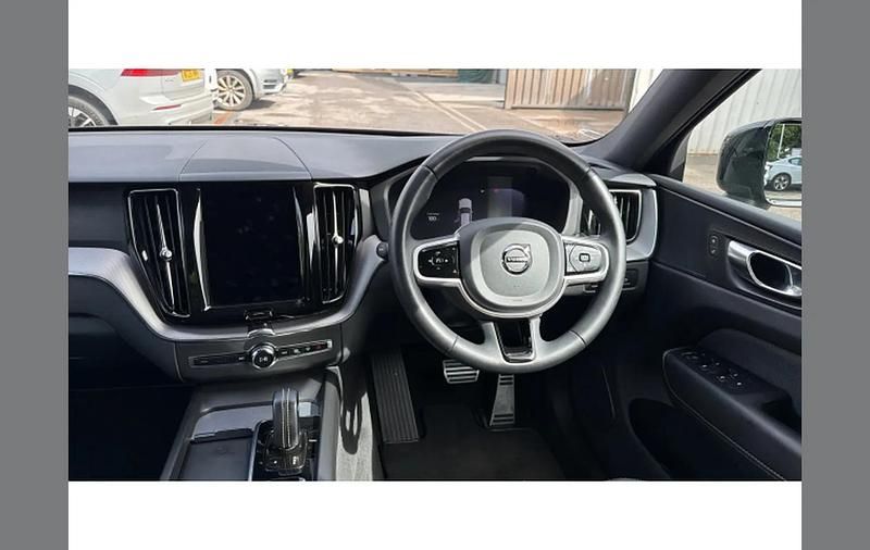 Used Volvo XC60 R-Design 197 HP (144 kW) 2022 Black SUV