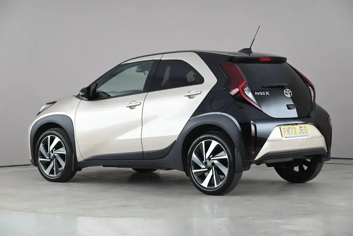 Used Toyota Aygo X 72 HP (52 kW) 2022 Beige SUV