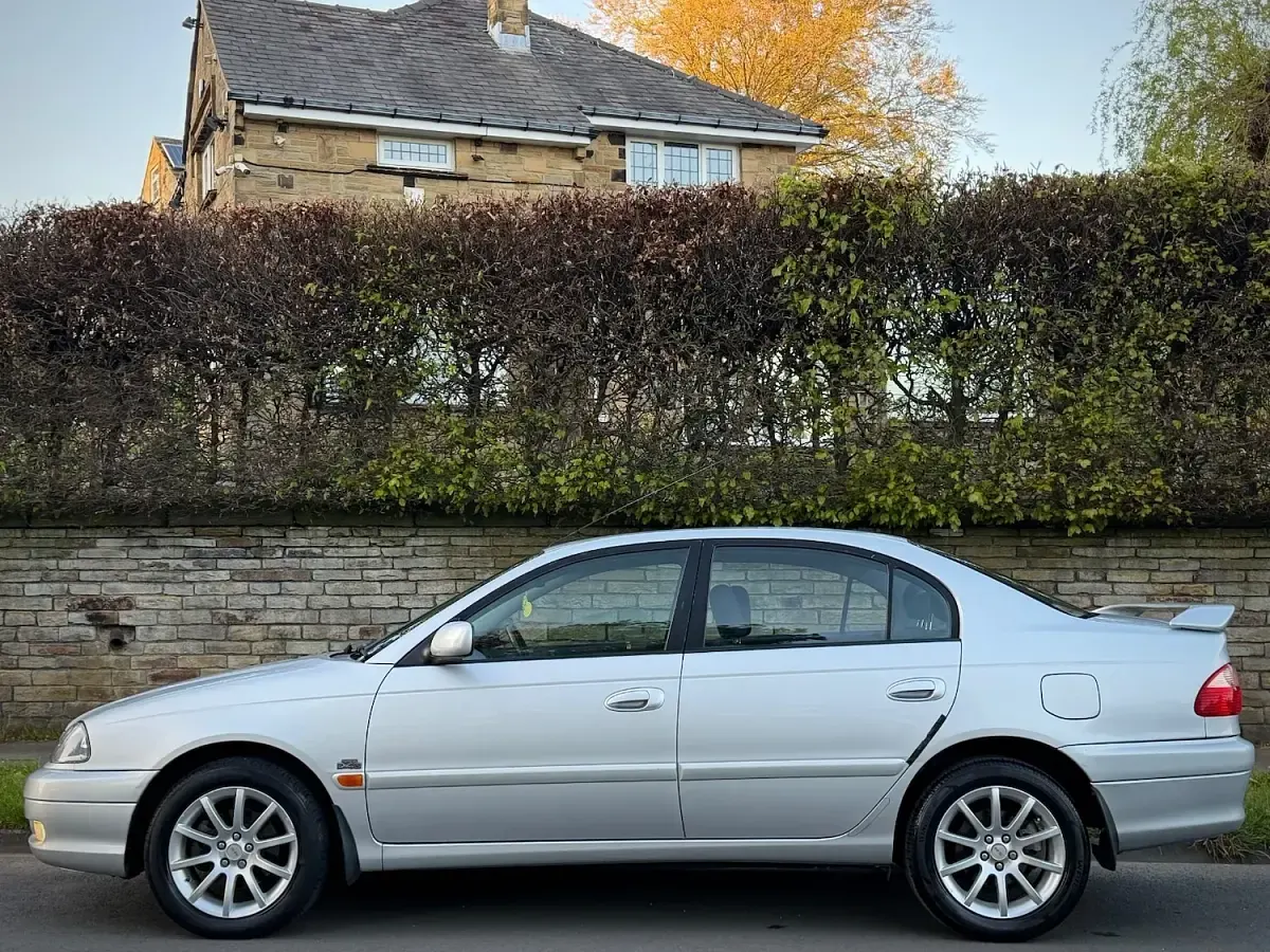 Used Toyota Avensis SR 2002 Silver Sedan