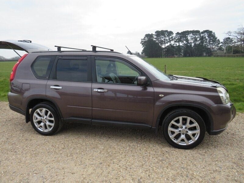 Grey Used 2010 Nissan X-Trail Tekna SUV | £4,950 (Fair price) - Image 1/4