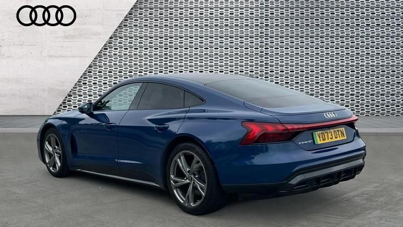 Usado Audi e-tron GT quattro Comfort 389 kW (530 HP) 2023 Azul Sedan