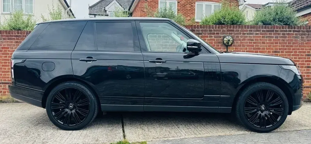 Used Land Rover Range Rover Vogue 275 HP (202 kW) 2019 Black SUV