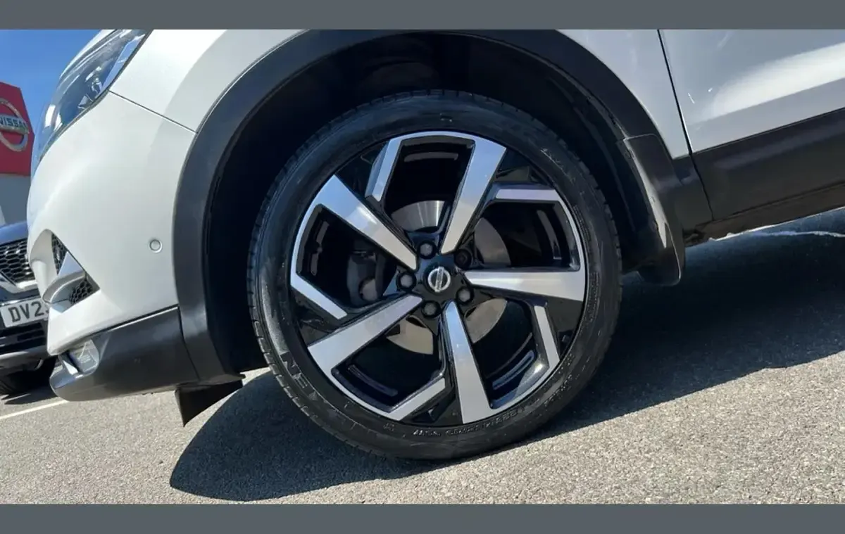 Used Nissan Qashqai Tekna 138 HP (101 kW) 2019 White SUV