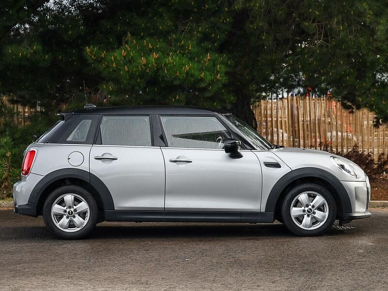 Używany Mini Cooper Classic 136 KM (100 kW) 2023 Srebrny Hatchback