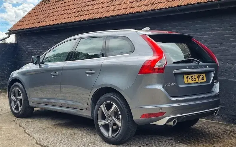 Used Volvo XC60 R-Design 190 HP (139 kW) 2017 SUV