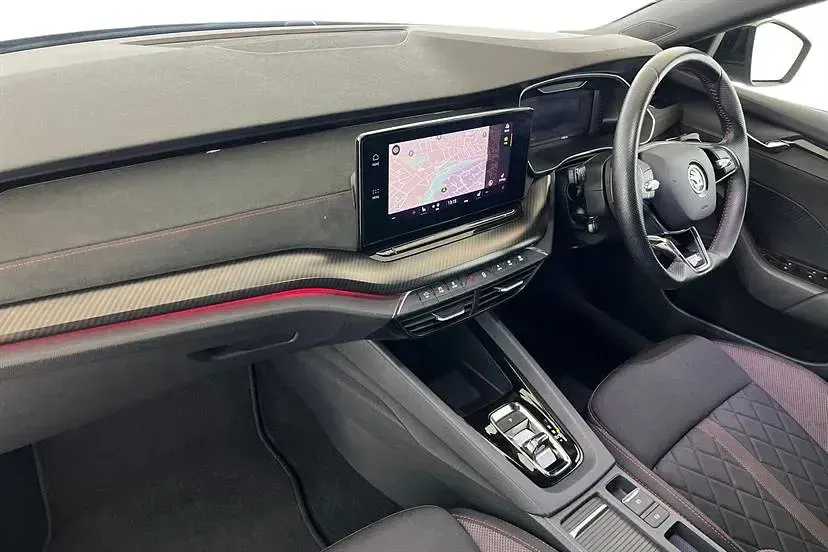 Usado Skoda Octavia vRS 200 HP (147 kW) 2023 Cinzento Citadino