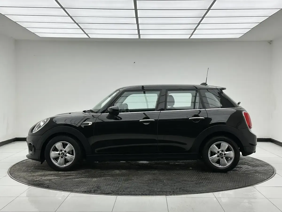 Used Mini Cooper Classic 136 HP (100 kW) 2020 Black Hatchback