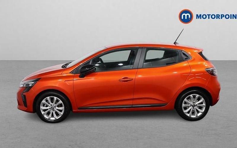 Używany Renault Clio V Evolution 143 KM (105 kW) 2024 Pomarańczowy Hatchback