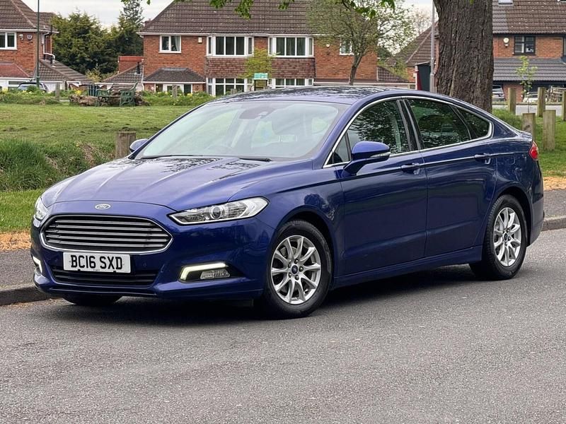 Used Ford Mondeo Zetec 120 HP (88 kW) 2016 Blue Hatchback