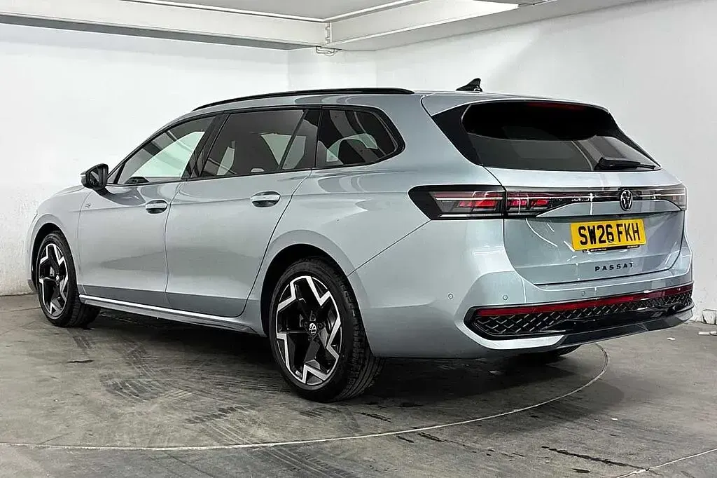 New VW Passat R-line 204 HP (150 kW) 2026 Silver Estate