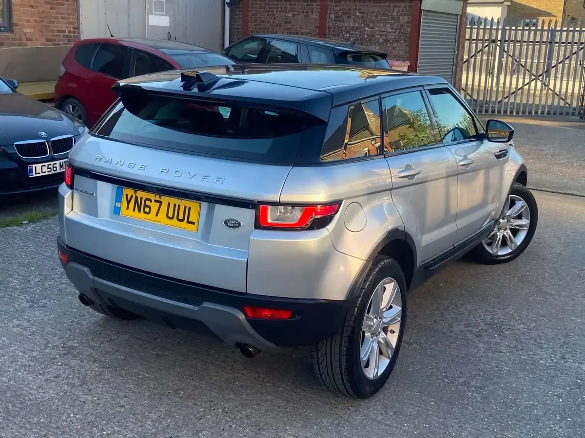 Used Land Rover Range Rover evoque SE 180 HP (132 kW) 2017 Silver Estate