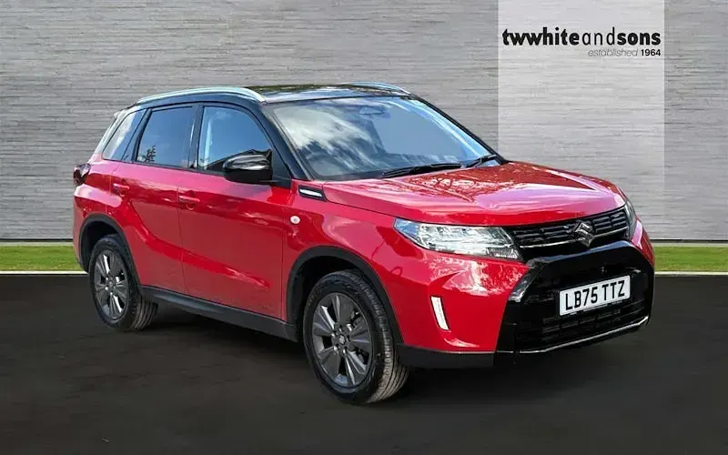 Used Suzuki Vitara 129 HP (94 kW) 2025 Bright red + cosmic black roof SUV