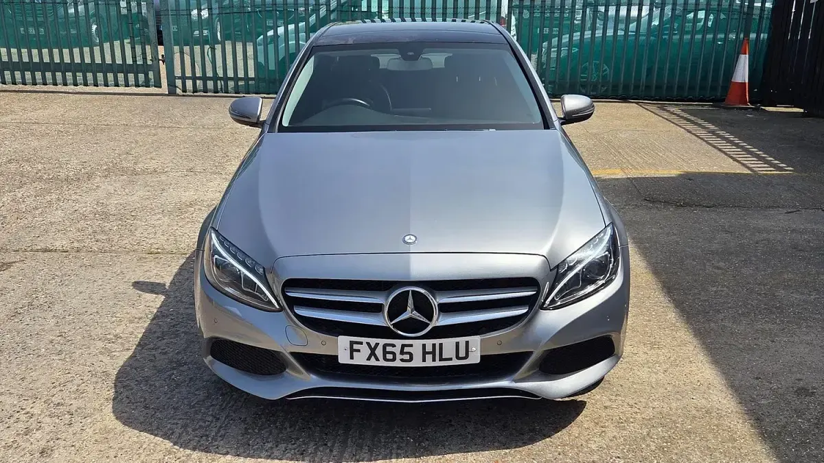 Usado Mercedes C220 Premium 2016 Plateado Berlina