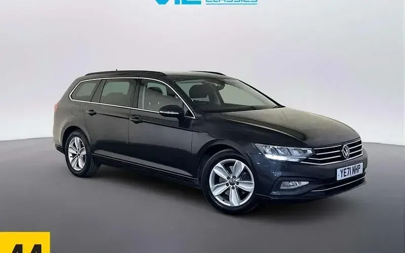 Used VW Passat SE 150 HP (110 kW) 2022 Estate