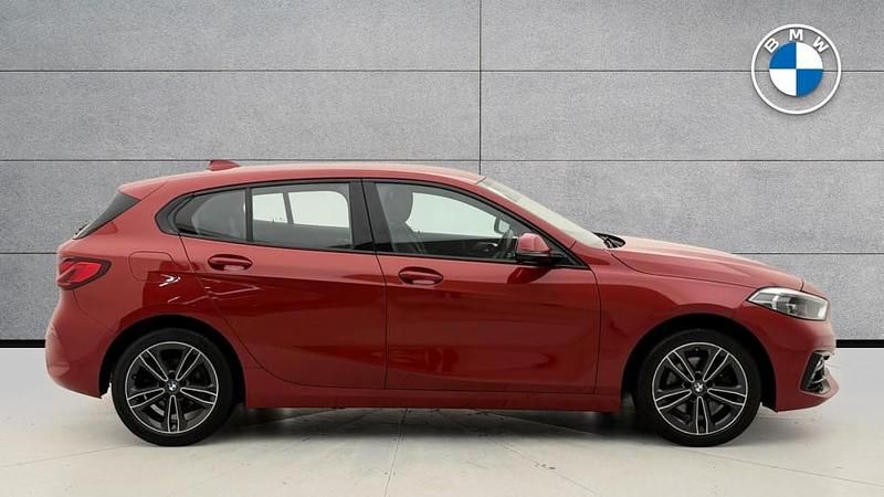 Used BMW 118 Sport Line 134 HP (98 kW) 2022 Red Hatchback