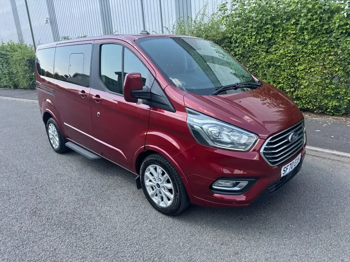 Used Ford Tourneo Titanium 130 HP (95 kW) 2020 Red MPV