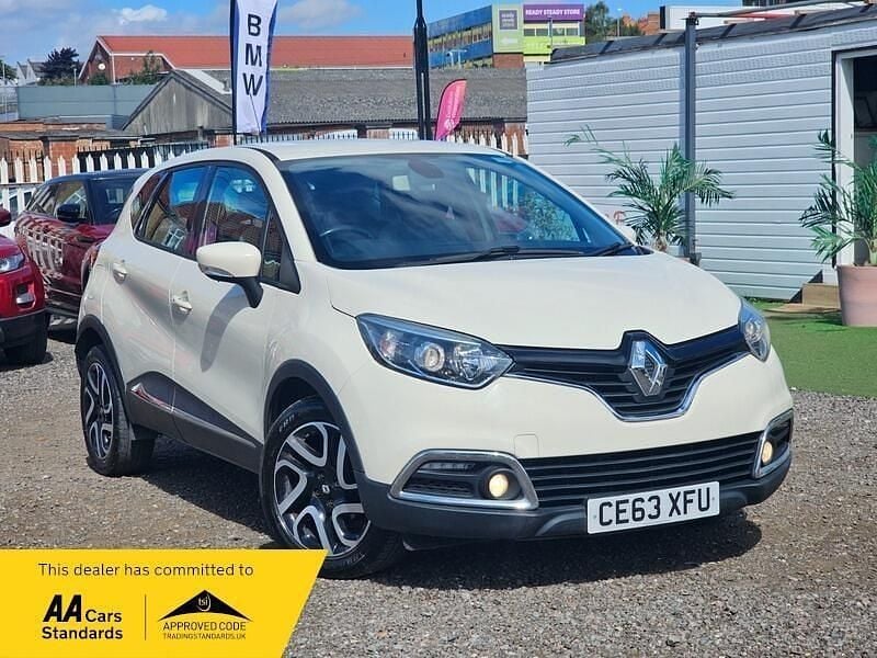 Cream Used 2014 Renault Captur Dynamique SUV | £4,350 (Fair price) - Image 1/4