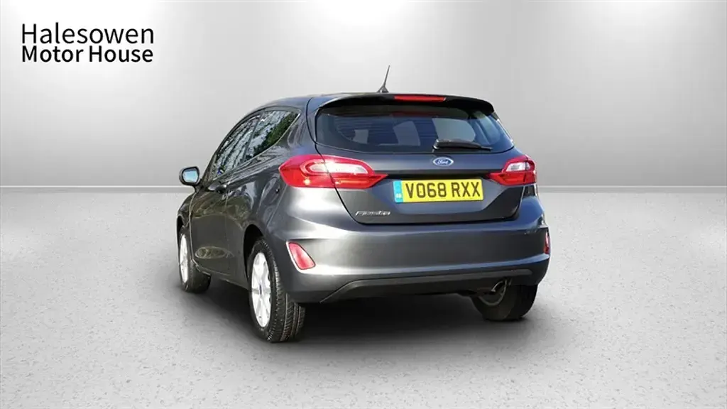 Used Ford Fiesta Zetec 100 HP (73 kW) 2018 Grey Hatchback