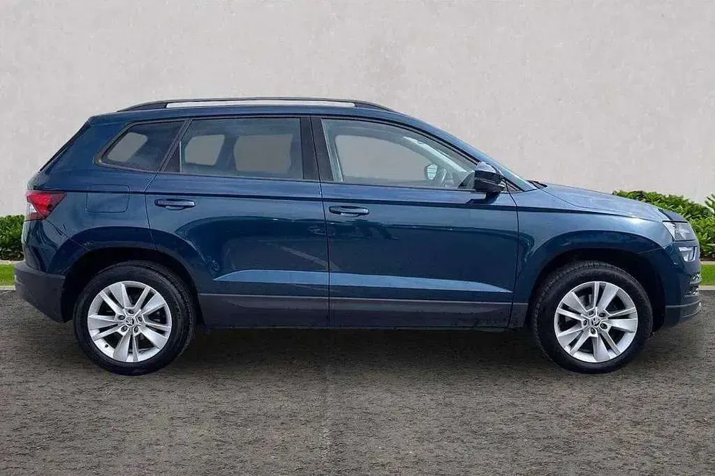 Used Skoda Karoq SE Technology 150 HP (110 kW) 2021 Petrol blue metallic SUV