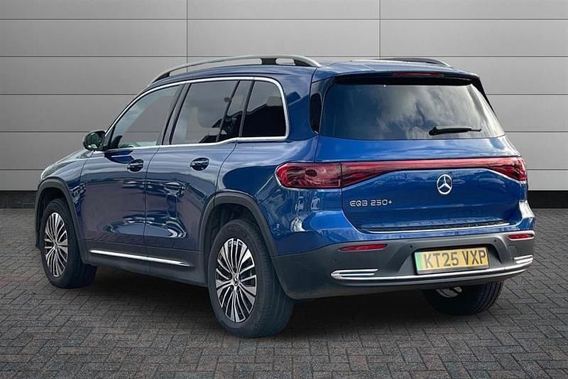 Usado Mercedes EQB250+ Executive 139 kW (190 HP) 2025 Azul SUV