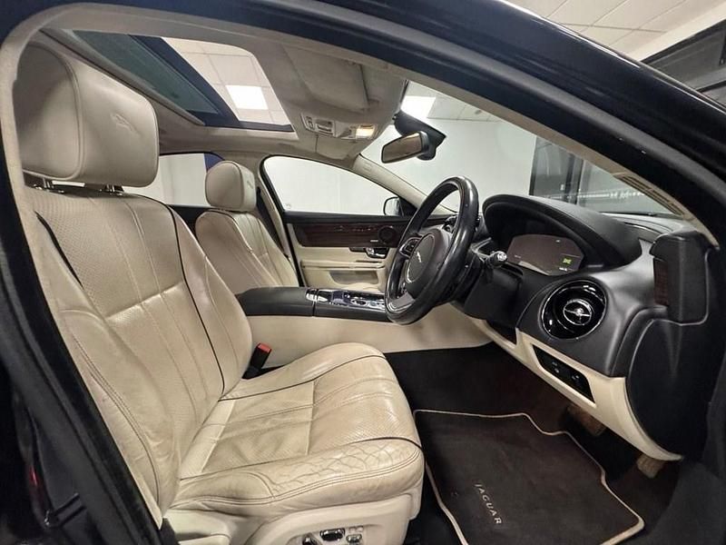 Used Jaguar XJ Portfolio 275 HP (202 kW) 2012 Black Sedan