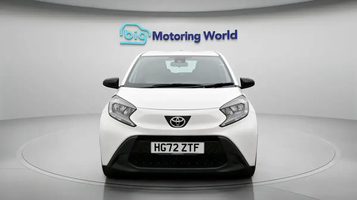 Used Toyota Aygo X PURE 72 HP (52 kW) 2023 White SUV